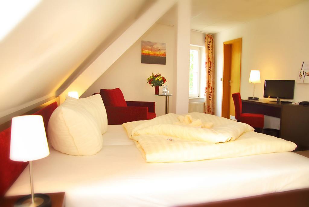Comfort Doppelzimmer mit Straßenblick.
