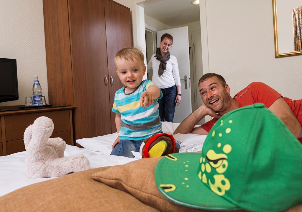 Family Room (2 Adults + 2 Children)