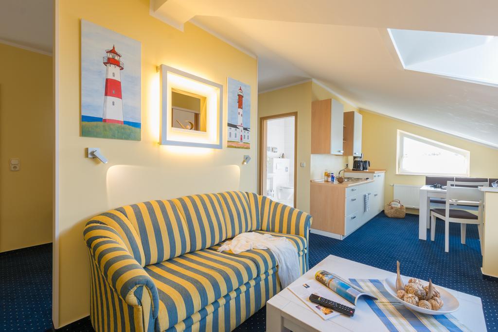 One-Bedroom Apartment,323371027:JPEG
