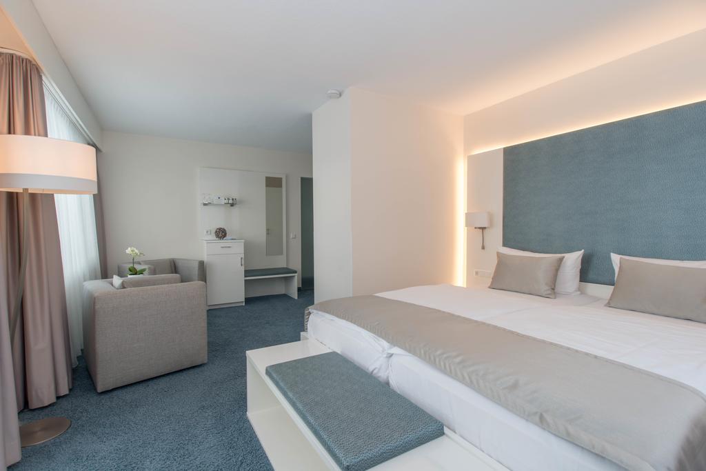 Double Room with Lake View
