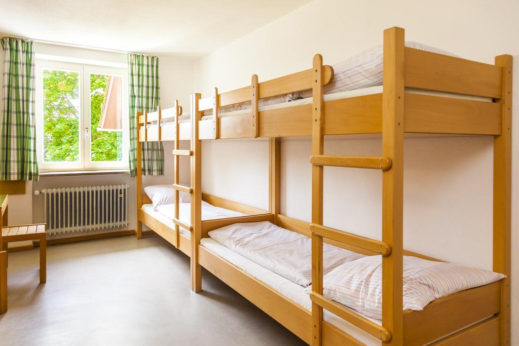 Vierbettzimmer mit Gemeinschaftsbad