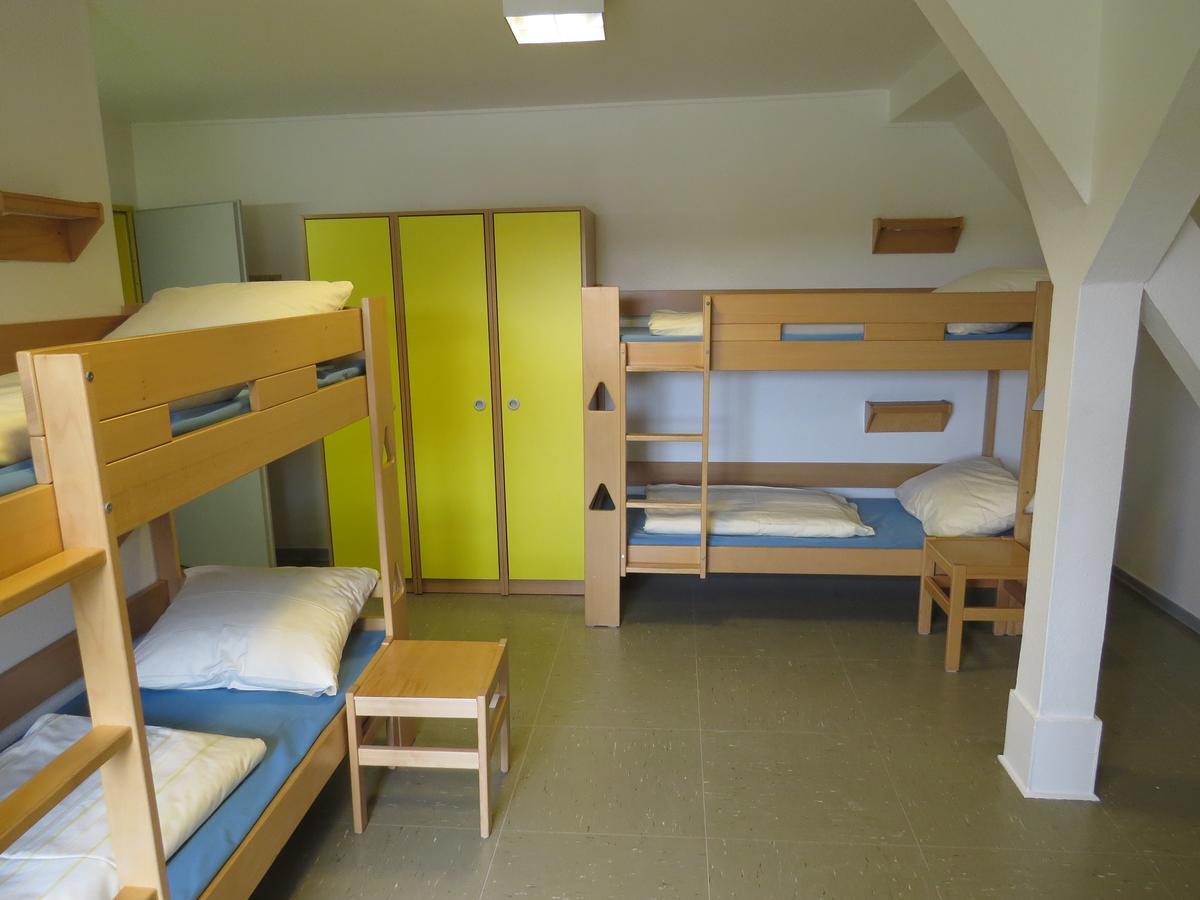 Vierbettzimmer mit Gemeinschaftsbad