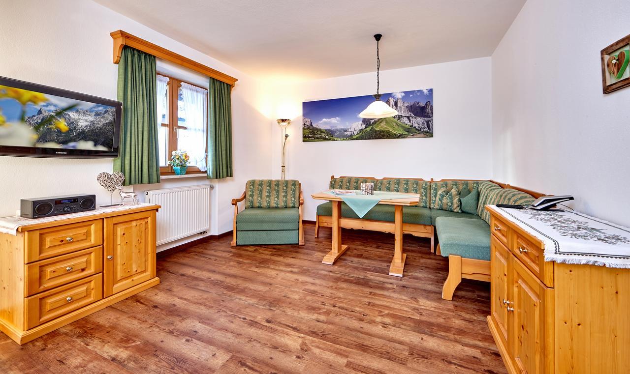 Apartment mit Balkon und Bergblick