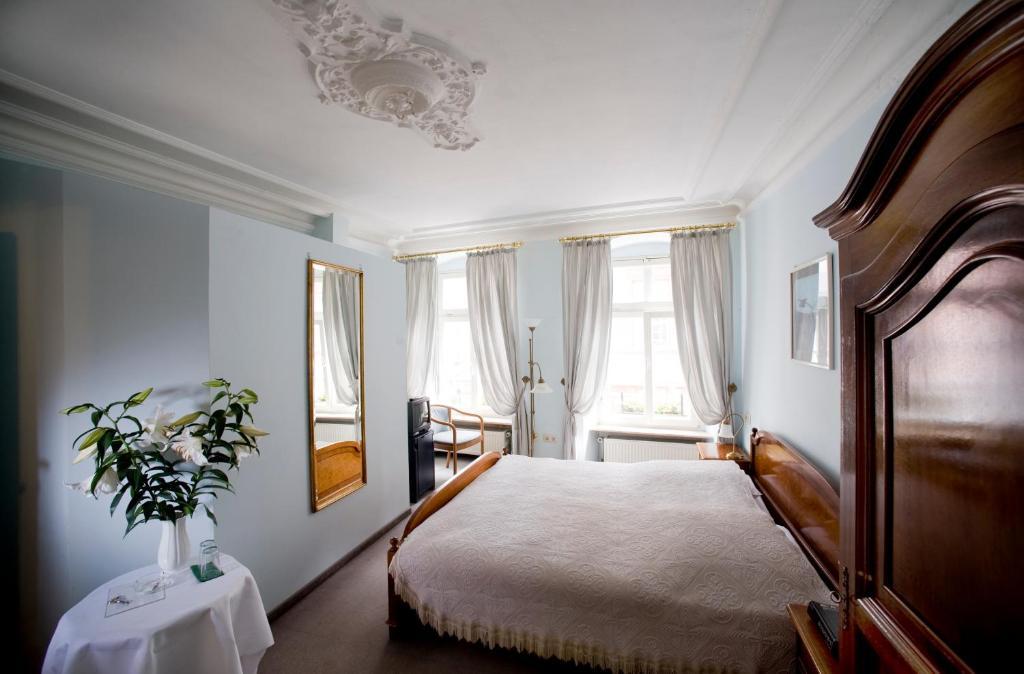 Standard Double Room,66585238:JPEG