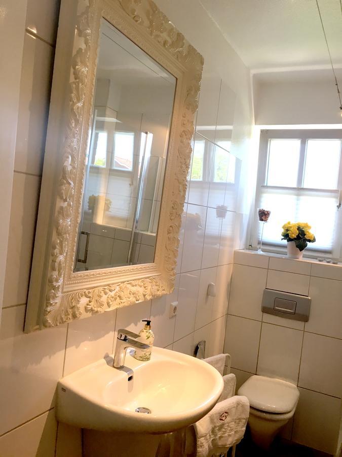 Small Double Room,669367674:JPEG