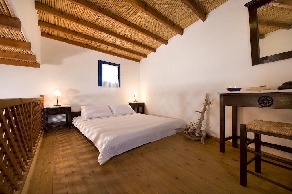Sleeping Barrel with Shared Bathroom