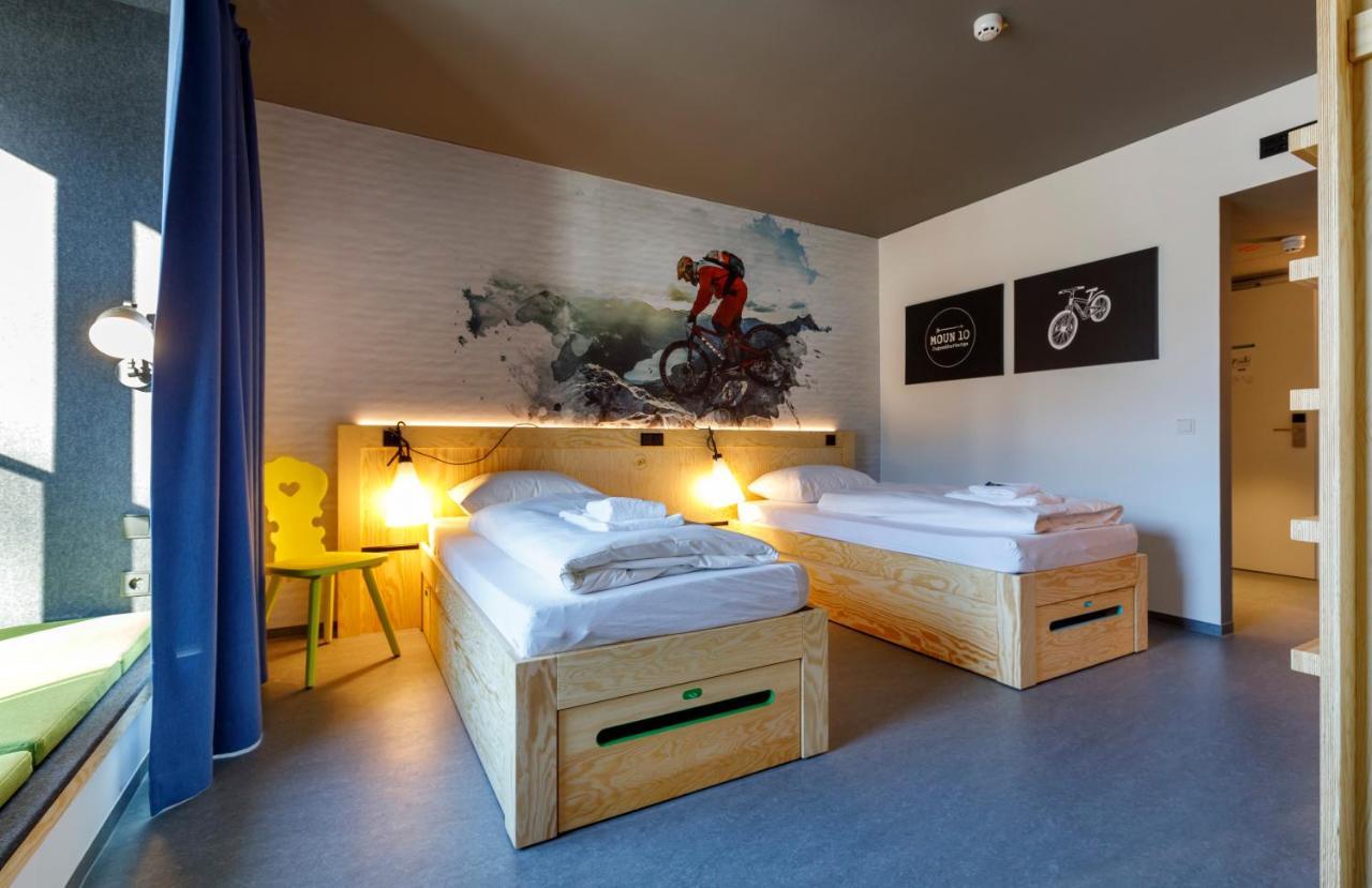 Zweibettzimmer mit Bad