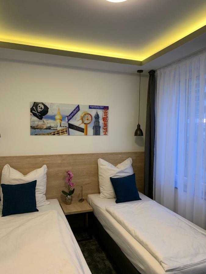 Small Twin Room,800577666:JPEG