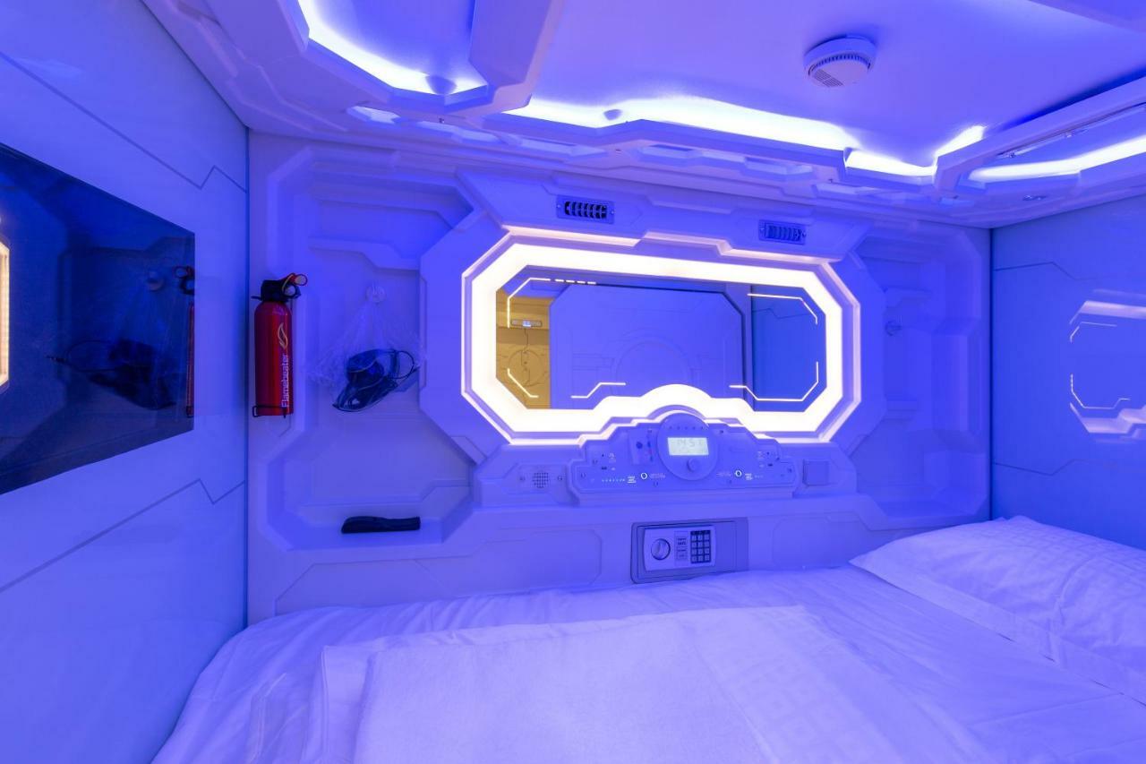 Single Capsule front Entrance