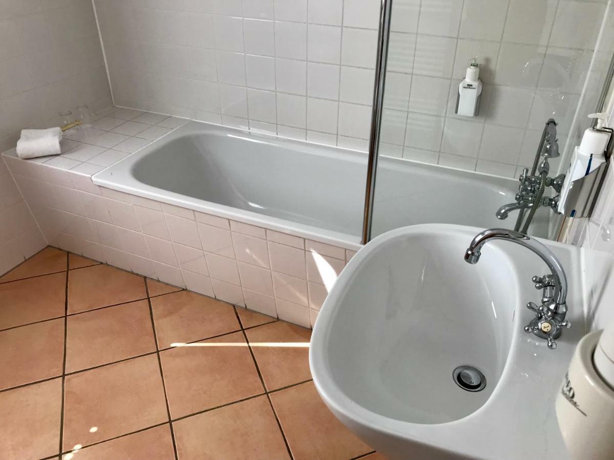 Doppel- oder Zweibettzimmer