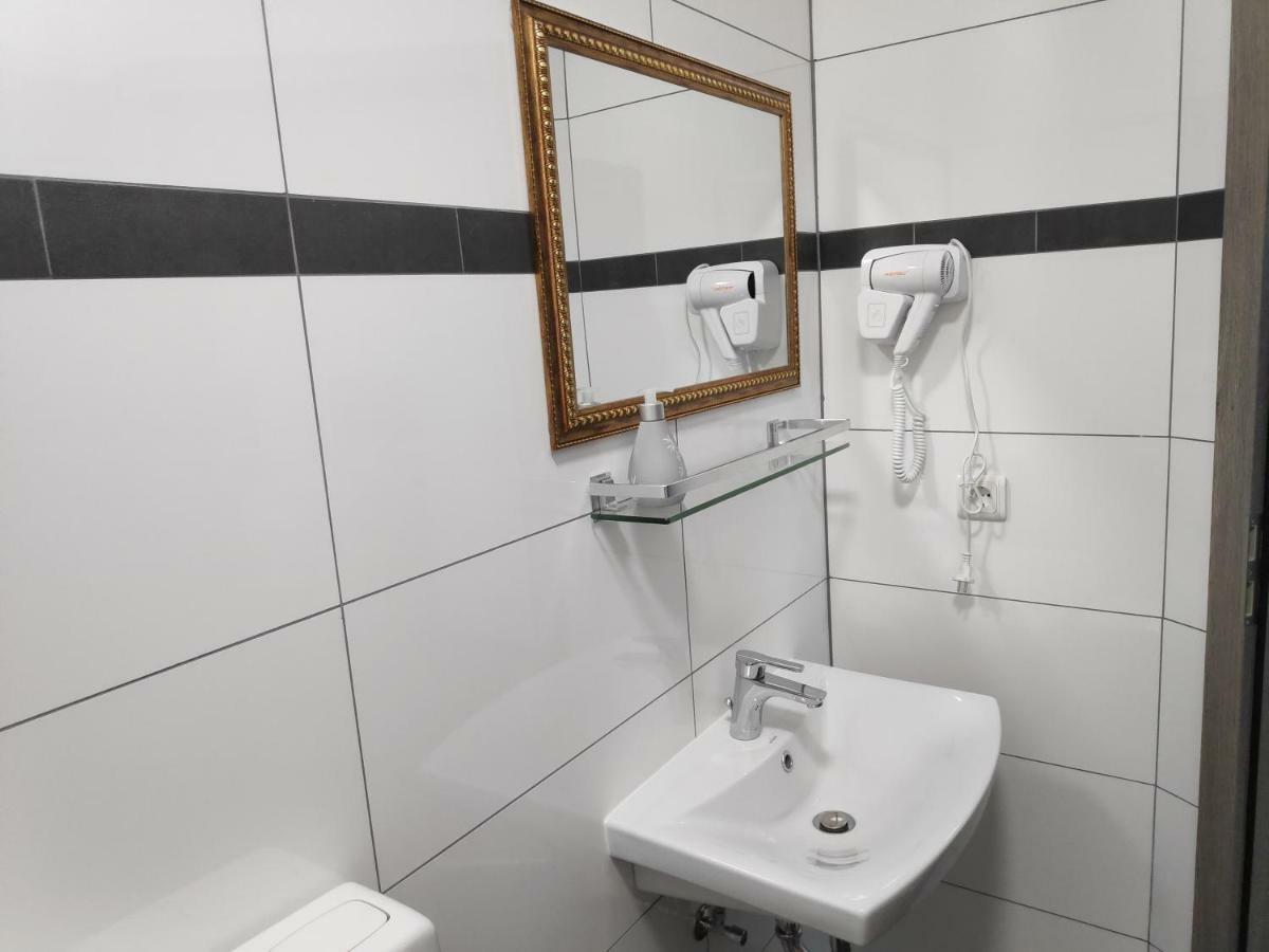 Dreibettzimmer mit Bad