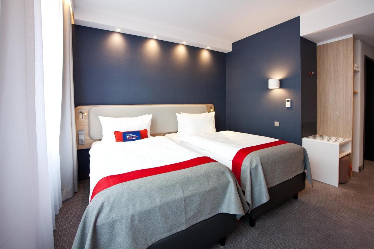 Standard Room with Two Single Beds