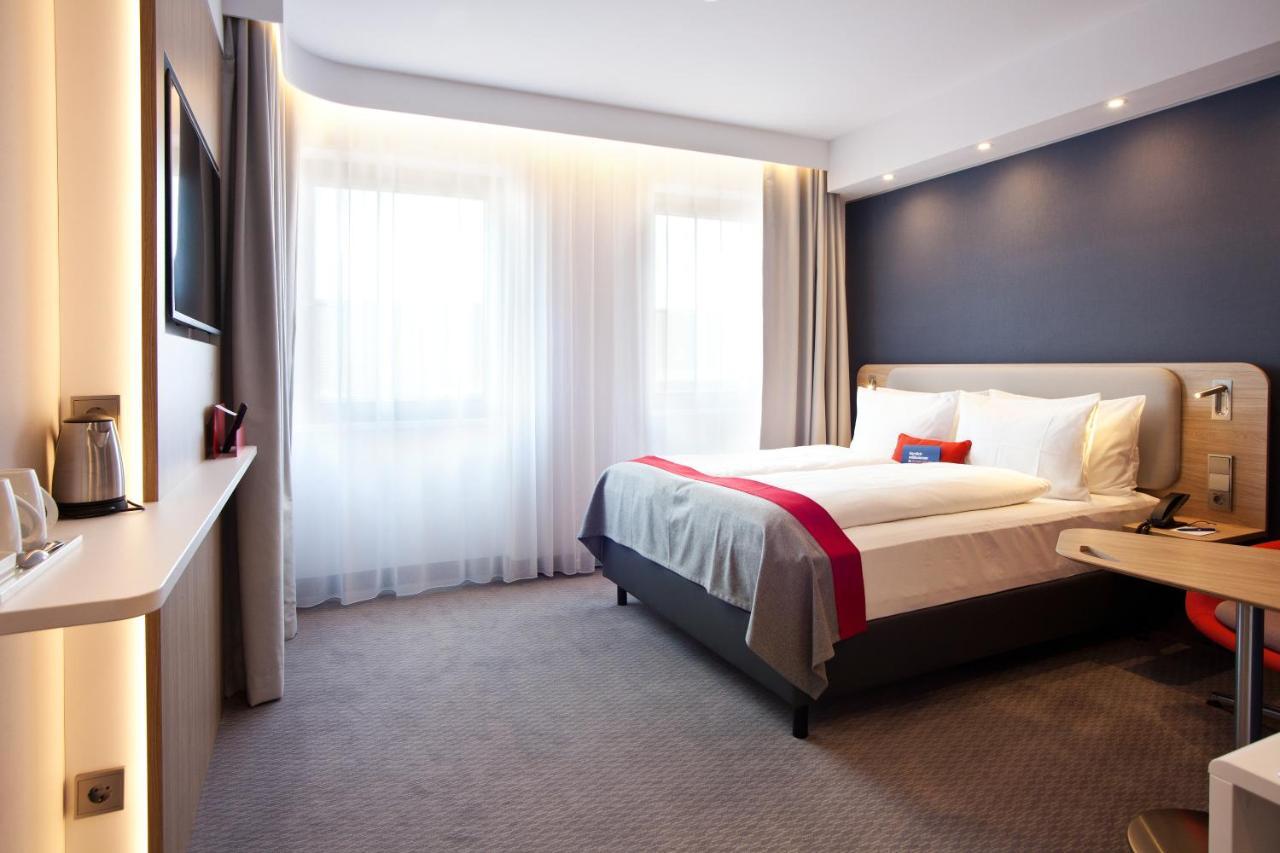 Standard Queen Room