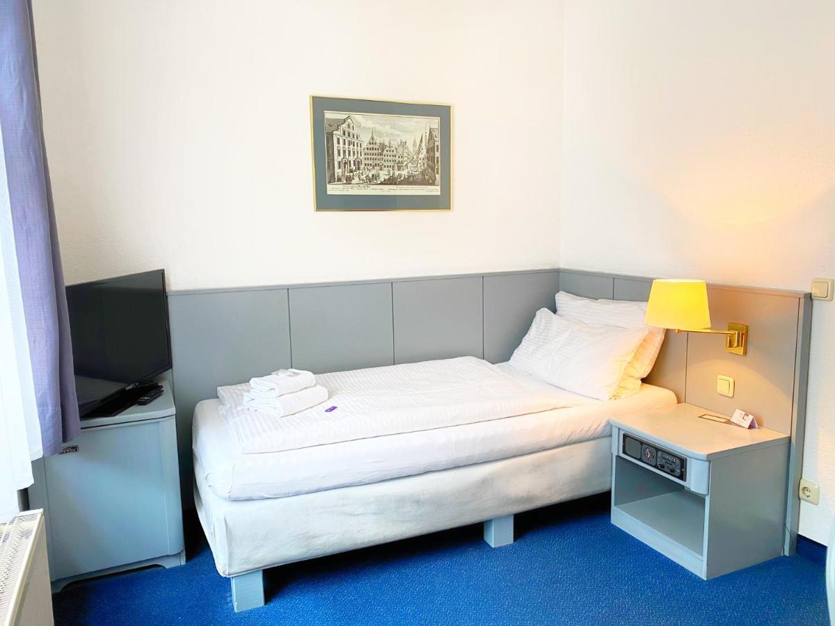 Single Room,968126812:JPEG
