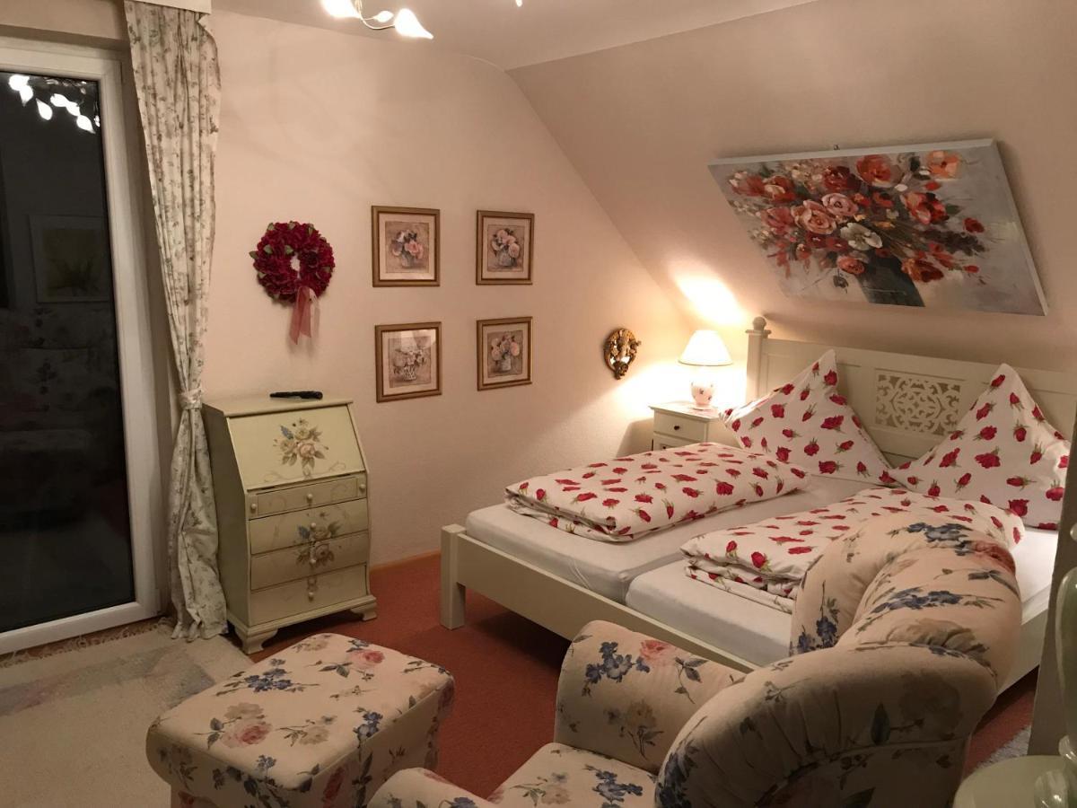 Zimmer Rose mit Balkon