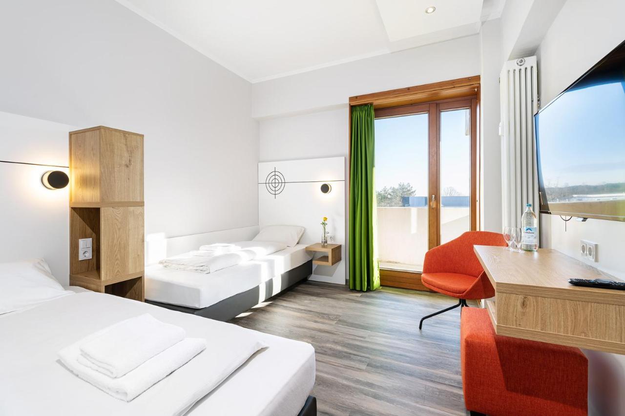 Zweibettzimmer mit Balkon