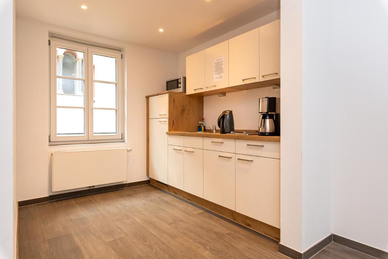 Deluxe One-Bedroom Apartment