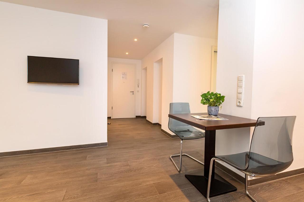 Deluxe One-Bedroom Apartment