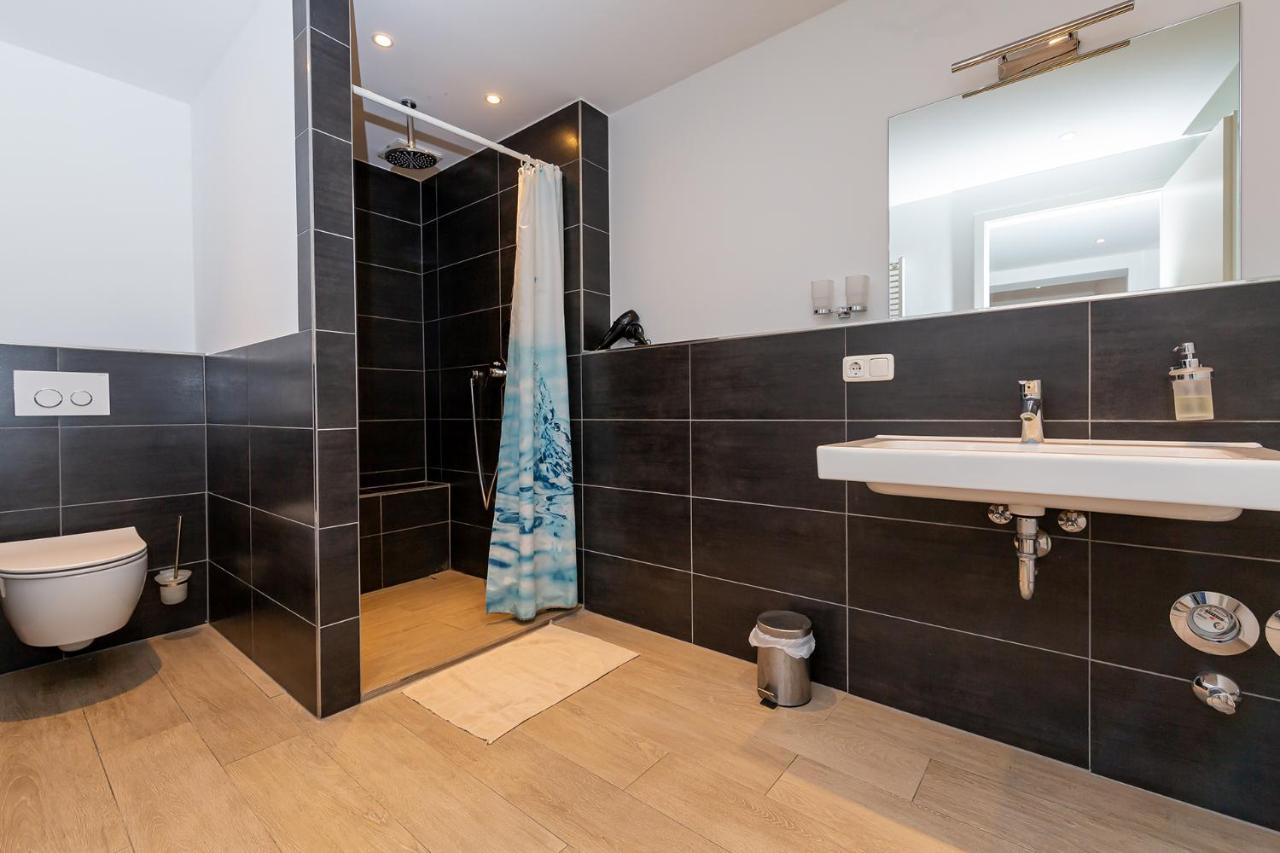 One-Bedroom Apartment 1