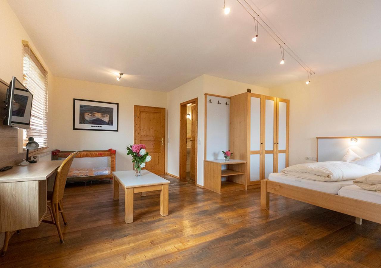 Family Room (2 Adults + 2 Children)