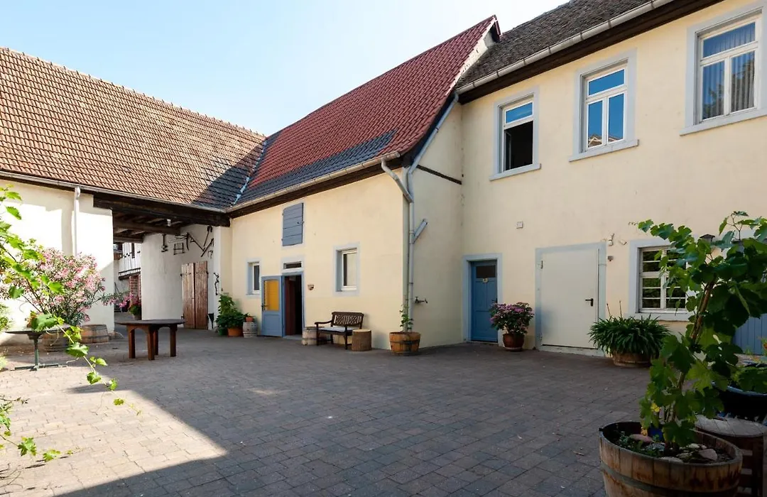 Gästezimmer im Weingut Wolf-1