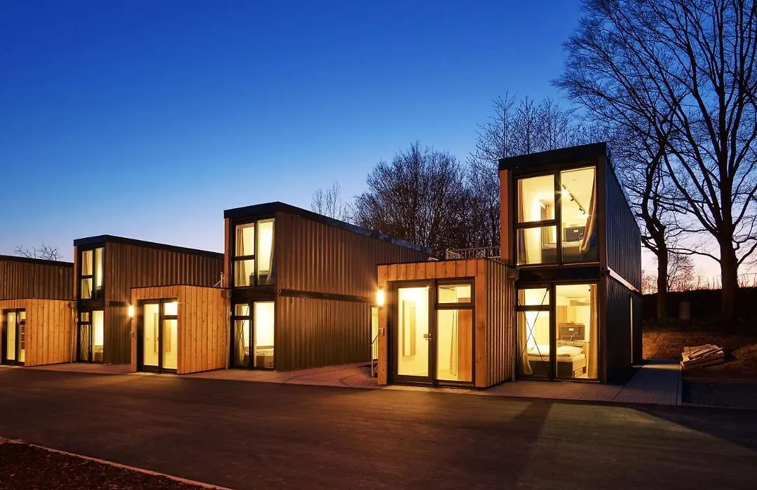 Modern ausgebauter Überseecontainer als Tiny House-1