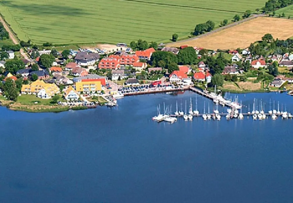Hotel-&Ferienanlage Kapitäns-Häuser Breege-1