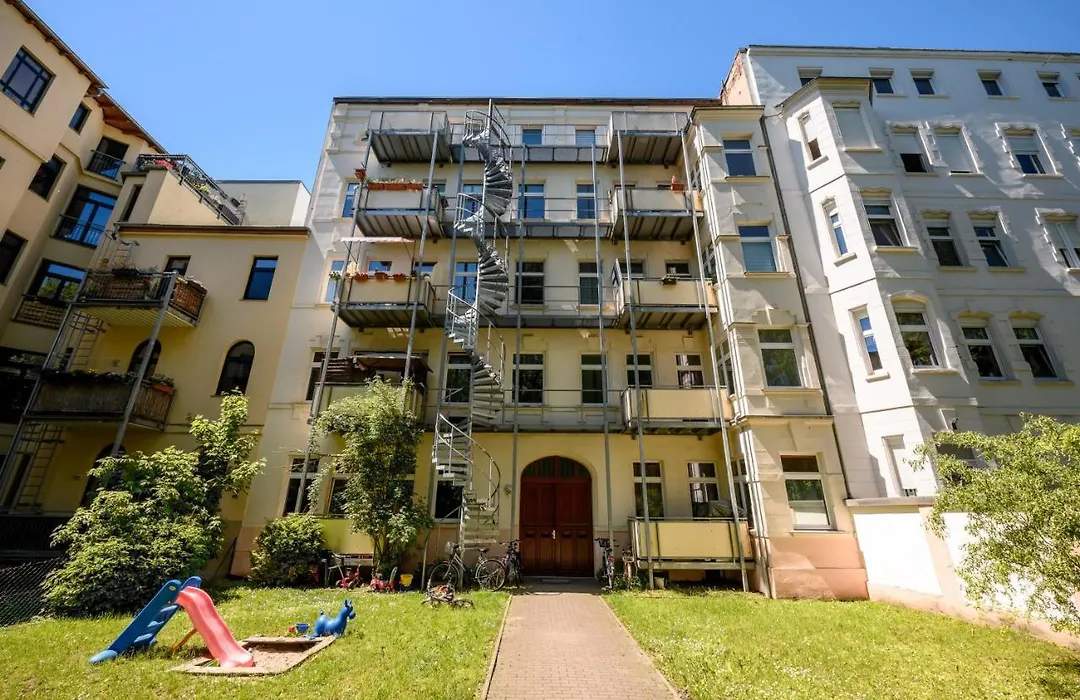 Helle Wohnung Mit Balkon In Gruenen Innenhof - W-Lan, 4 Schlafplaetze-1