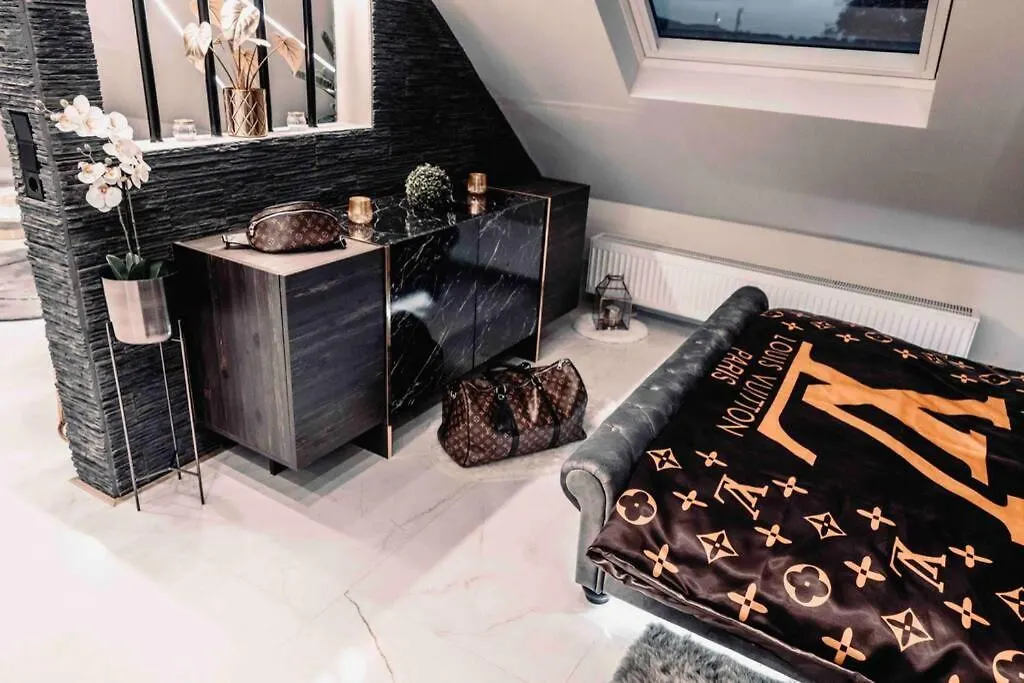 Exquisites Loft mit Whirlpool-1