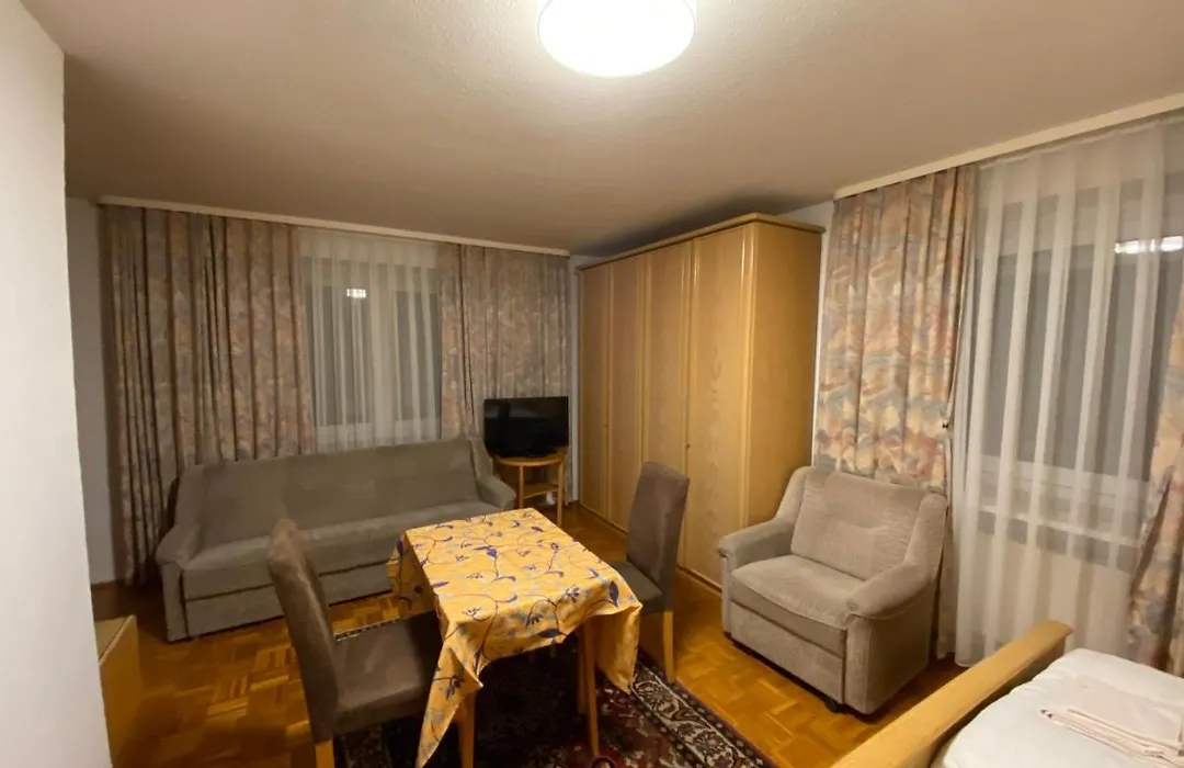 Hotel Flora-1