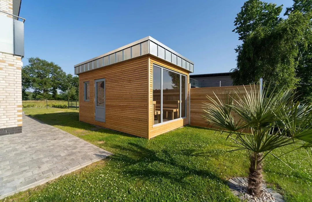 Seevilla am See mit Sauna, Kamin, privatem Steg und Seezugang-1