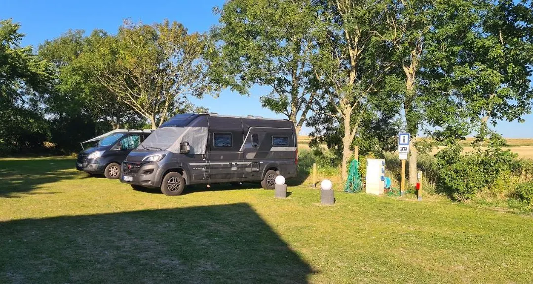 Wohnmobilstellplatz Nordseeliebe direkt am Deich - Dagebüll-1