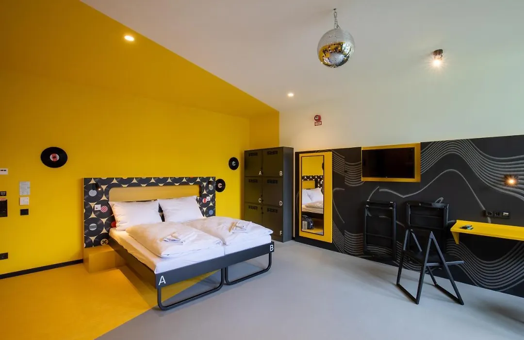 MEININGER Hotel Dresden Zentrum-1