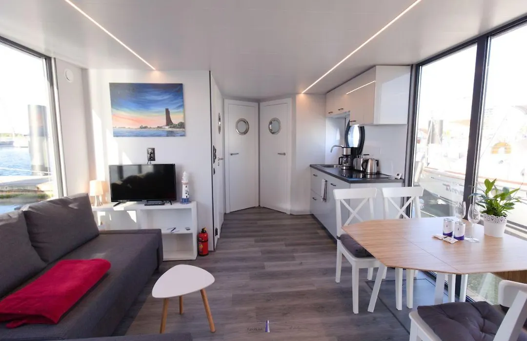 Hausboot Fjord Lacerta mit Dachterrasse in Wendtorf-1