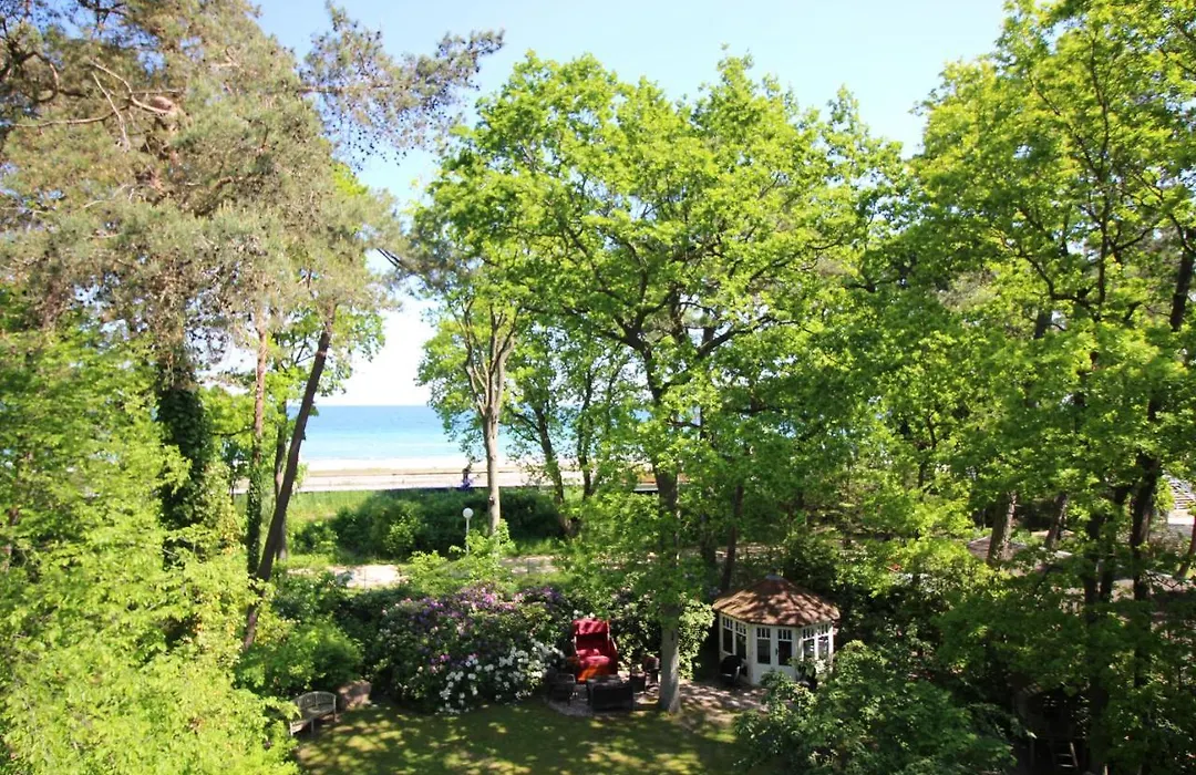 Strandvilla Hubertus Boltenhagen - H7 - Ferienwohnung Maisonette Apartment Kandinsky mit seitlichem Meerblick Parkplatz WLAN voll ausgestattete Küche Garten Grillplatz Waldbaden Familie Südlage-1