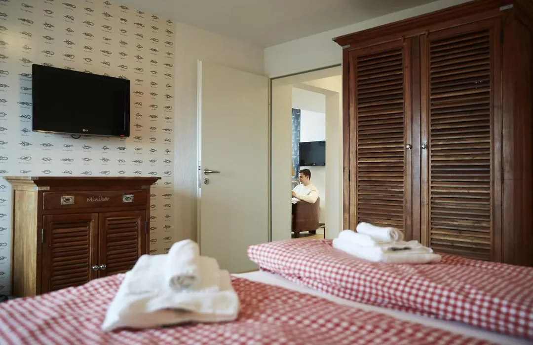 Bernstein-Hotel Bootshaus-1
