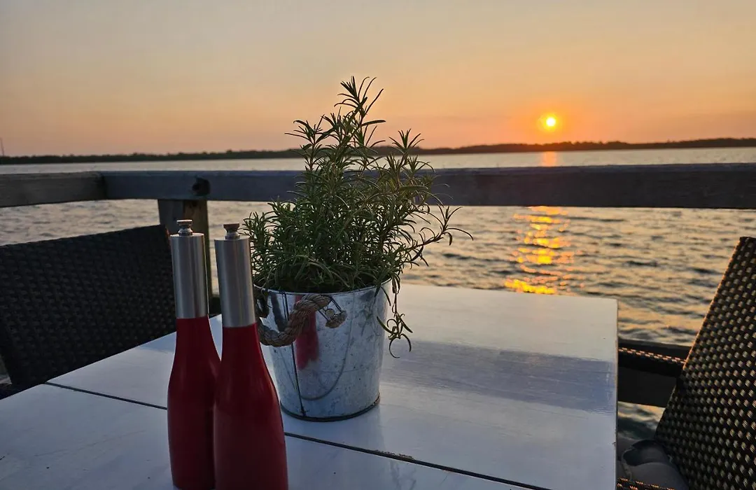 Seezeit - gemütliche Ferienwohnung, Tiefgarage, Cospudener See-1