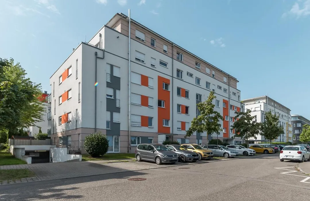 Deluxe Business Apartment 90qm 2 SZ und Büro Tiefgarage 3 Min Flughafen-1