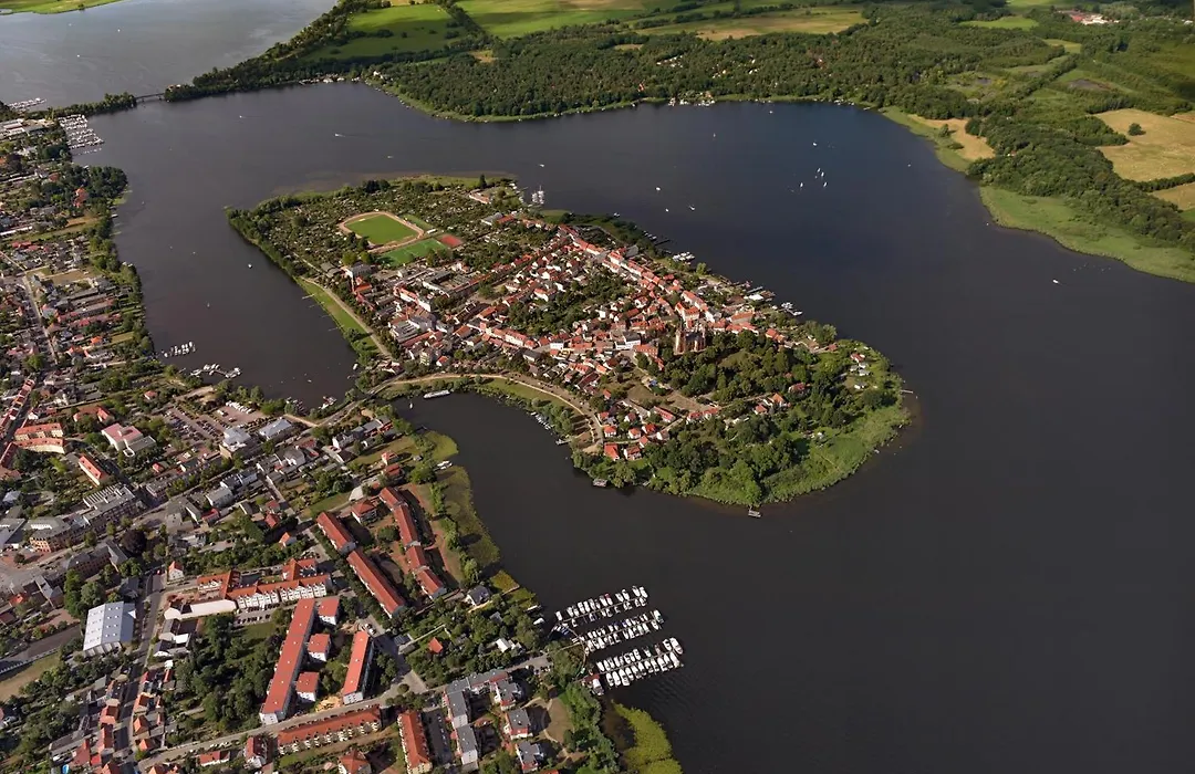 Hotel zur Insel-1