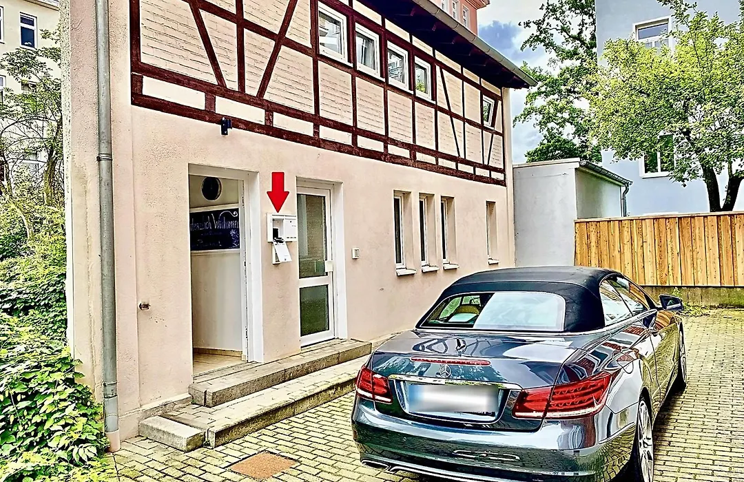 DIE REMISE mit kostenlosem Parkplatz direkt vor der Tür-1