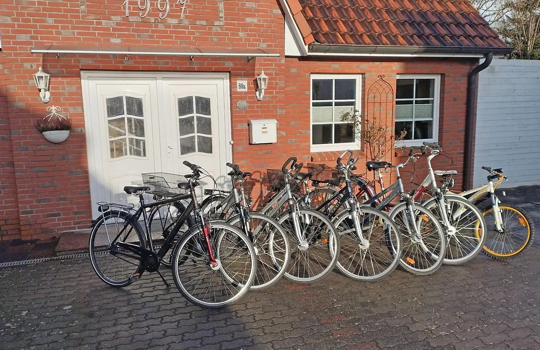 Nordseehaus Husum mit Fahrrädern-1