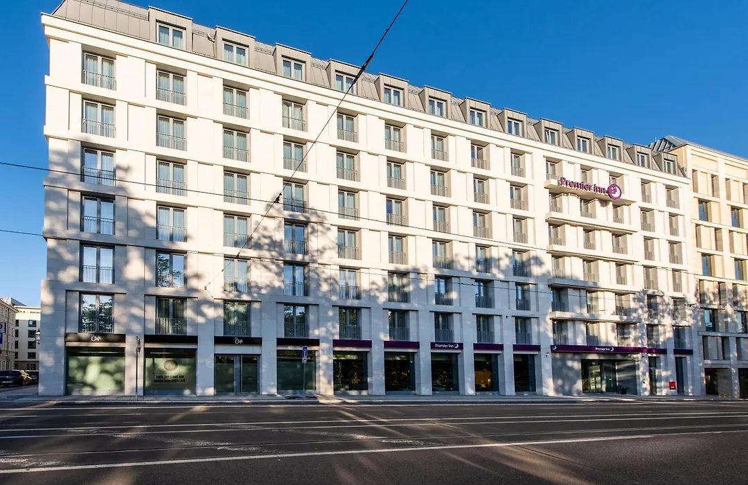 Premier Inn Leipzig City Oper-1