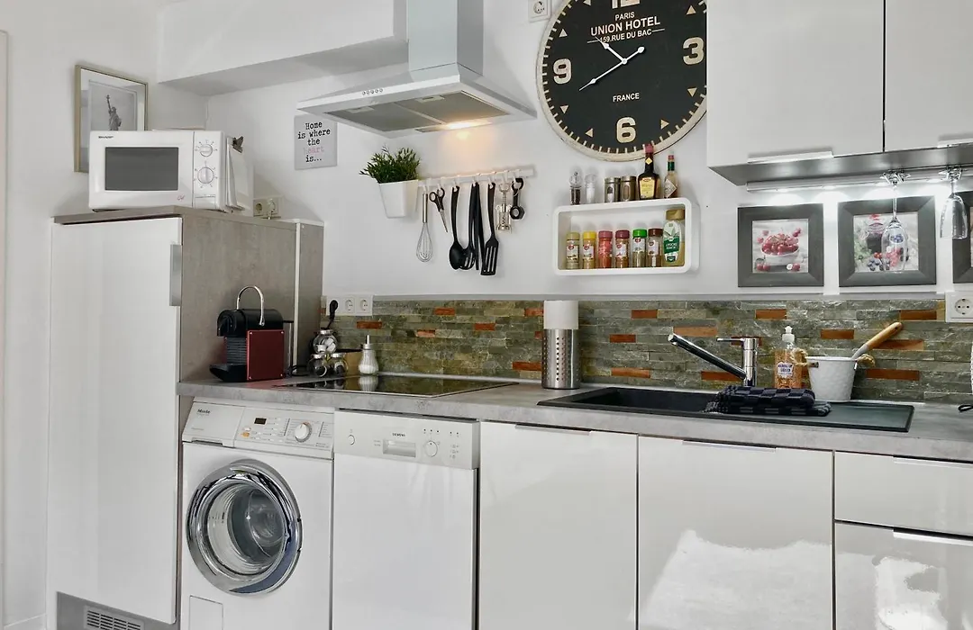 Living At Saarpartments - Adultsonly - Business & Holiday Homes With Kitchen For Long- And Short Term Stay, 3 Min To St Johanner Markt And Points Of Interest-1