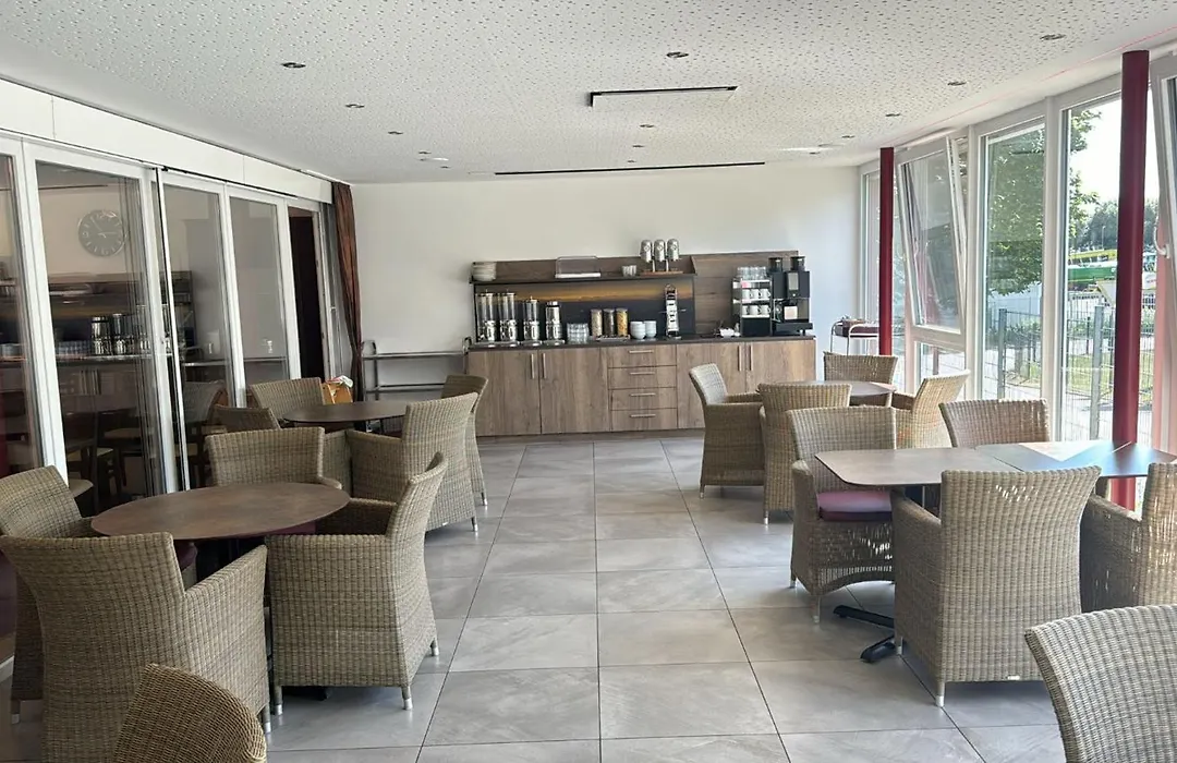 Iq-Hotel-1