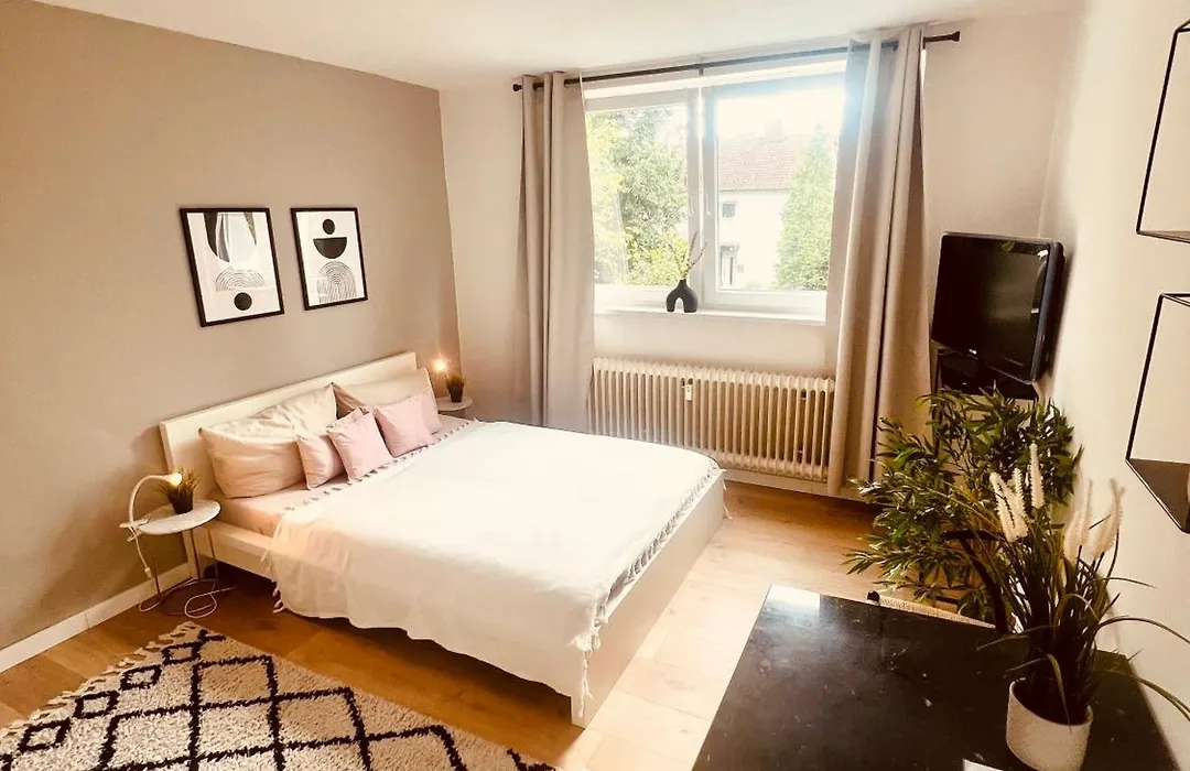 Ferienwohnung an der Uniklinik mit eigener Küche und renoviertem Badezimmer-1
