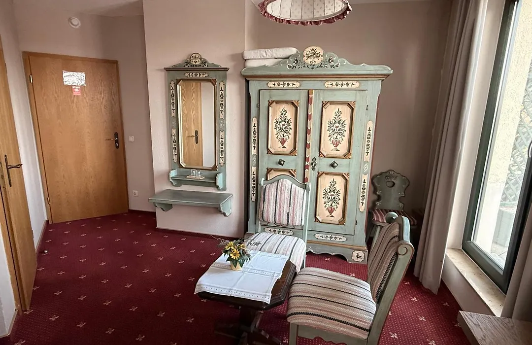 Landhotel Burgenblick Garni & Tagungshotel-1