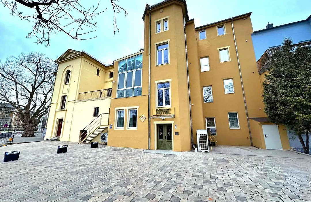 Promenaden Hotel-1