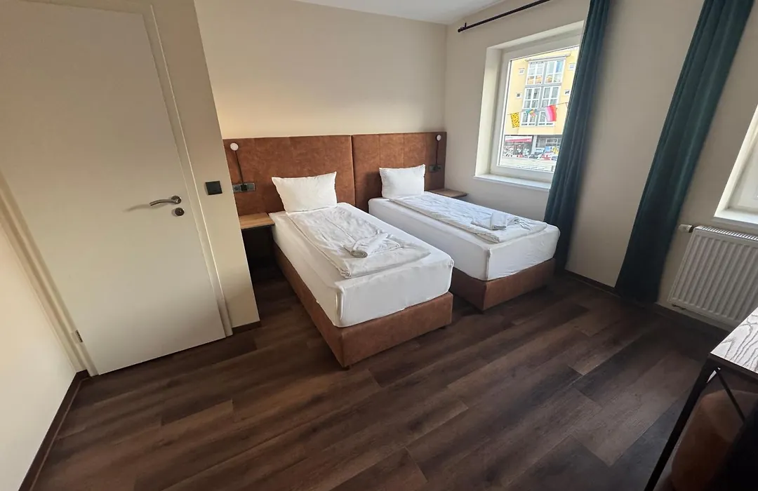 Hotel Capitol Zentrum - 24H --1