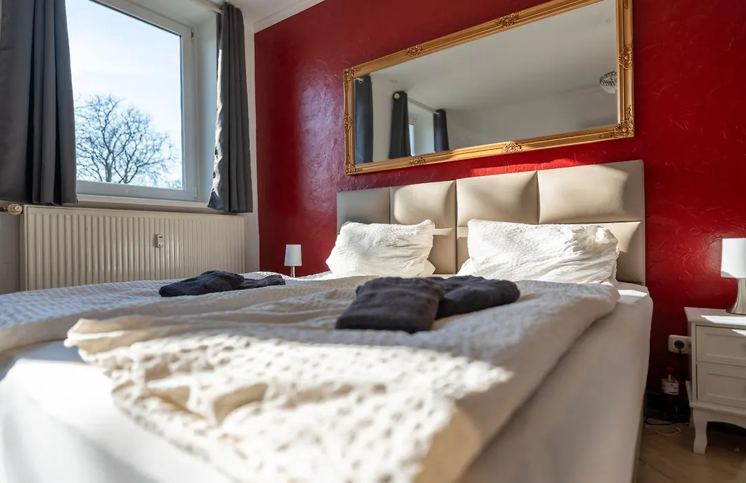 Villa Backstein Schwerin mit zentraler Lage im Grünen kostenfreien Parkplätzen und 8 E - Ladestationen-1