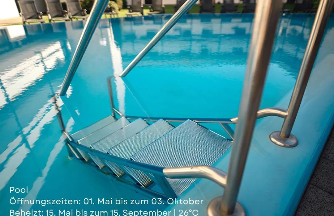 Sonnenstube mit Pool und Sauna-1